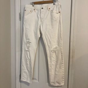White distressed Levi’s tapered jeans size 27w